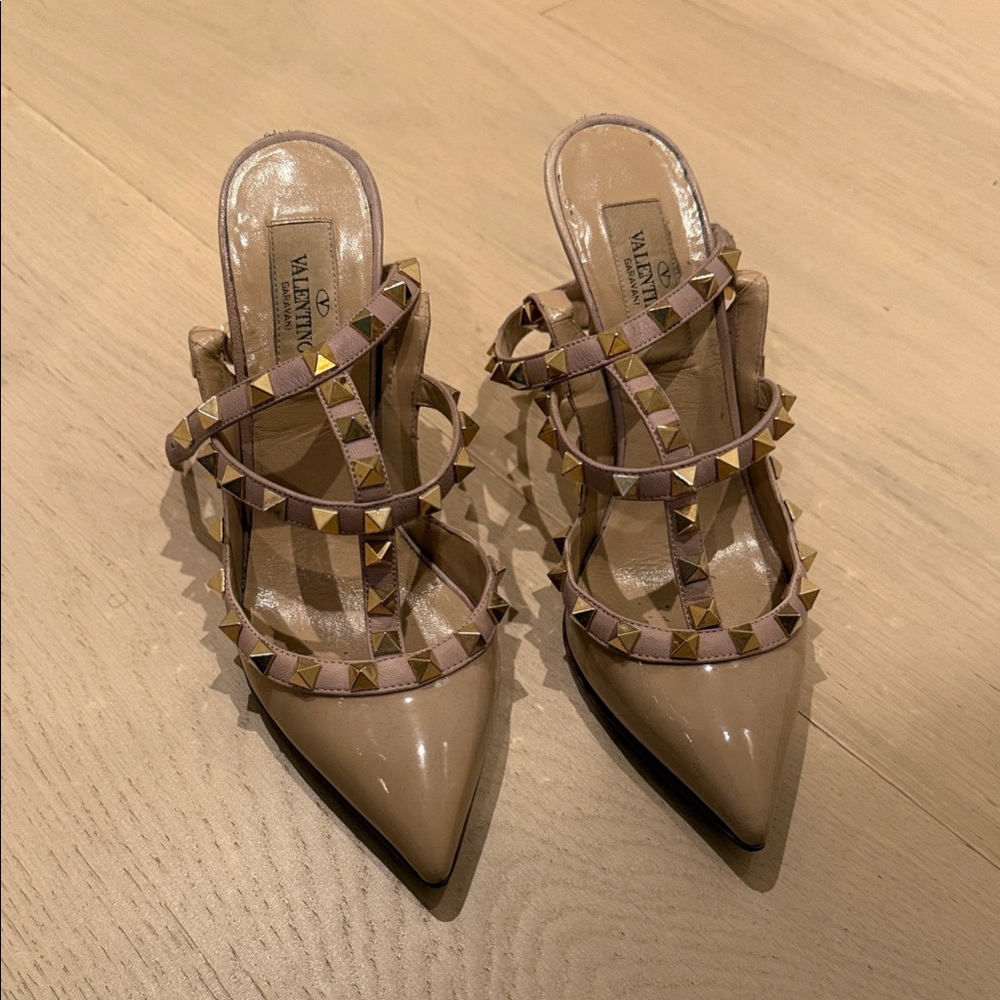 Valentino Beige Patent Pointed-Toe Rockstud Strappy Mule